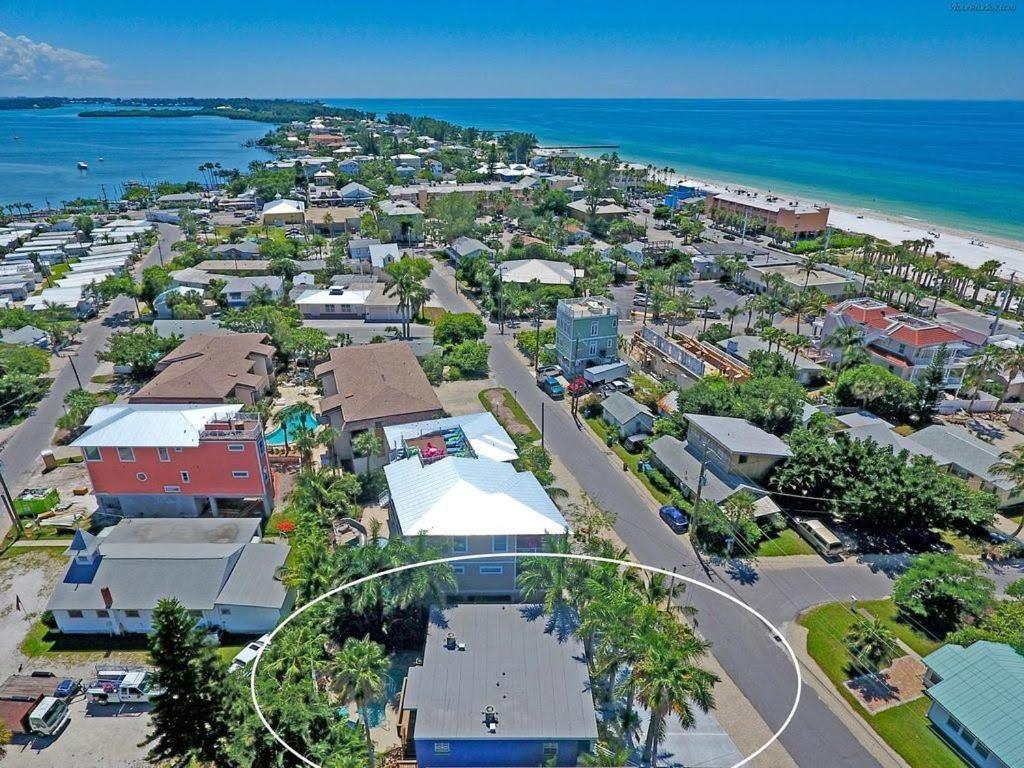 Beach Getaway Pool Condo Between The Island Marina And Beach Bradenton Beach Exteriör bild