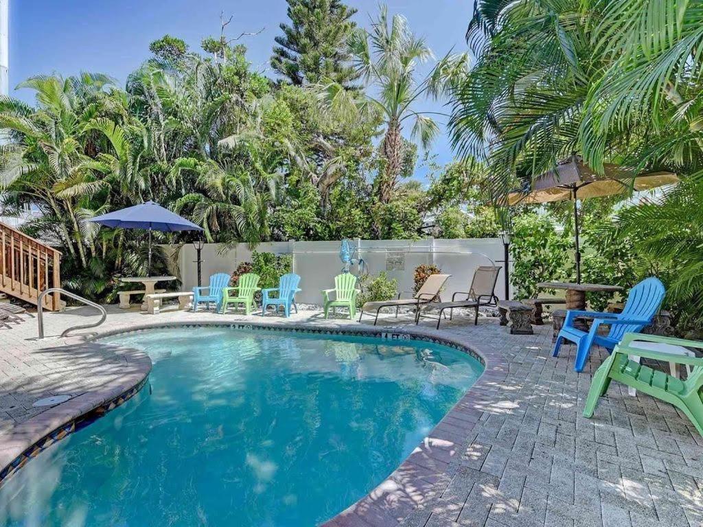 Beach Getaway Pool Condo Between The Island Marina And Beach Bradenton Beach Exteriör bild