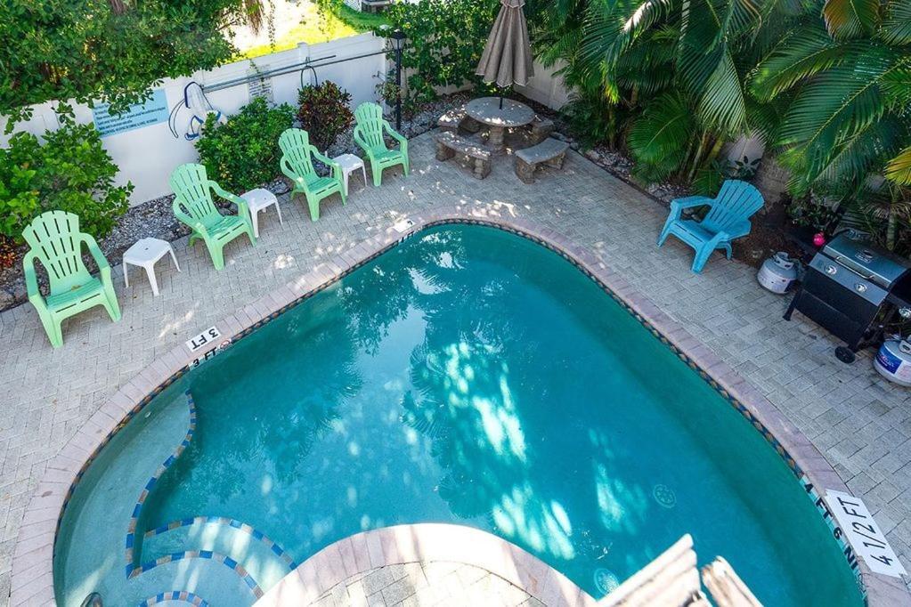 Beach Getaway Pool Condo Between The Island Marina And Beach Bradenton Beach Exteriör bild