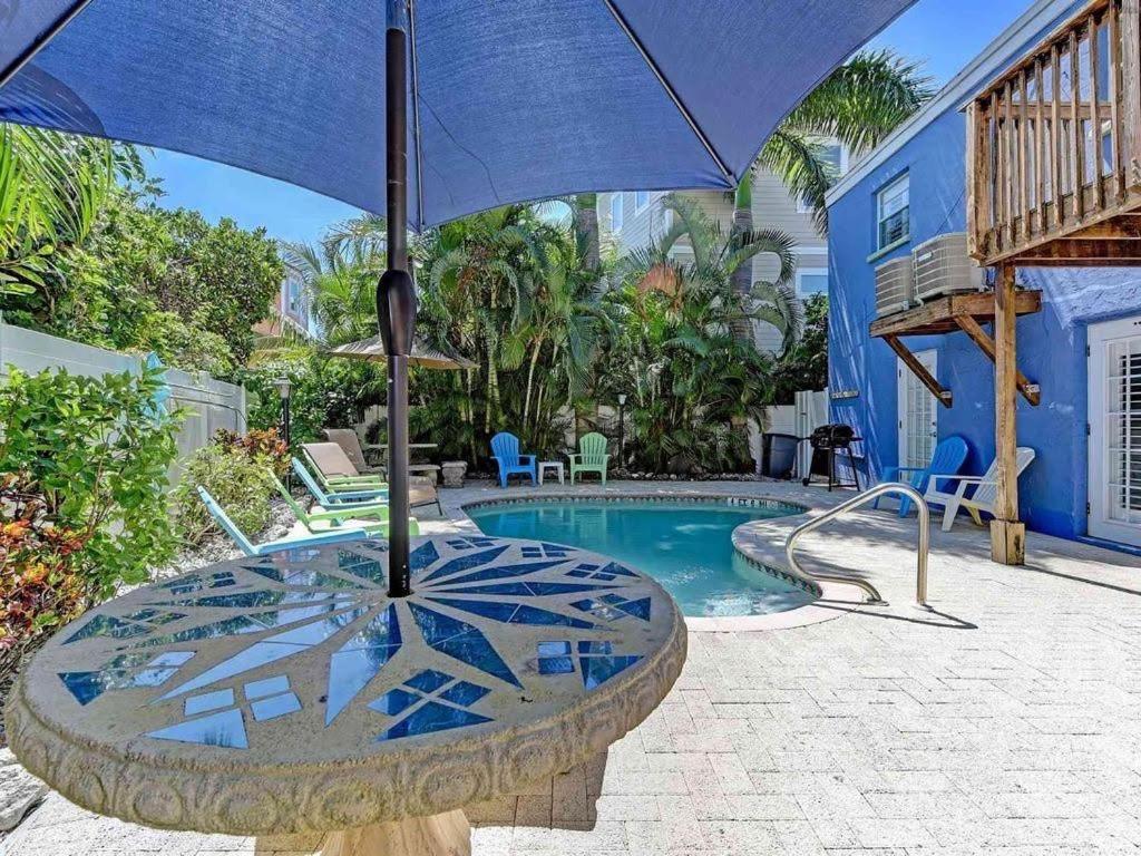 Beach Getaway Pool Condo Between The Island Marina And Beach Bradenton Beach Exteriör bild