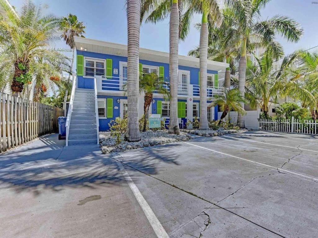 Beach Getaway Pool Condo Between The Island Marina And Beach Bradenton Beach Exteriör bild