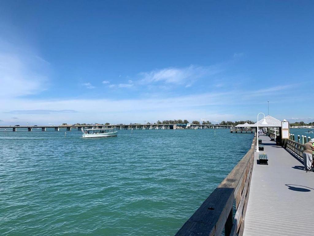 Beach Getaway Pool Condo Between The Island Marina And Beach Bradenton Beach Exteriör bild