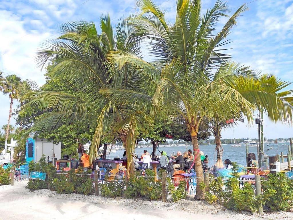Beach Getaway Pool Condo Between The Island Marina And Beach Bradenton Beach Exteriör bild