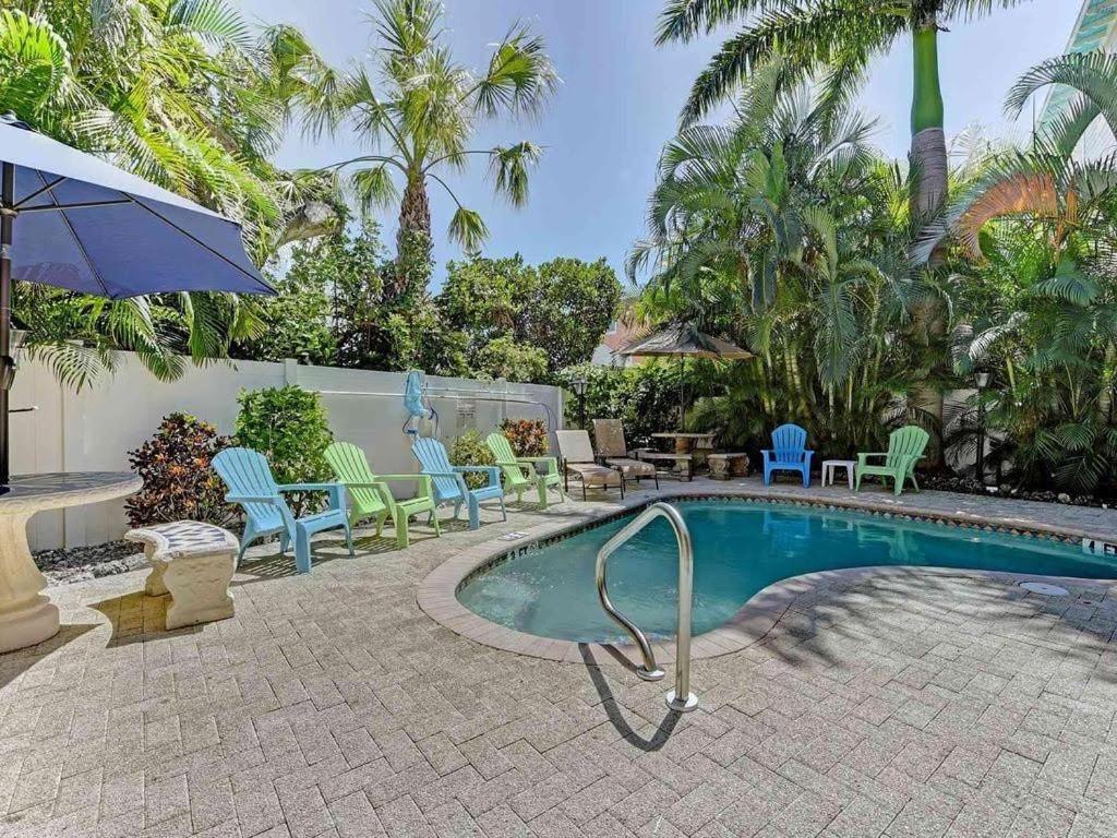 Beach Getaway Pool Condo Between The Island Marina And Beach Bradenton Beach Exteriör bild