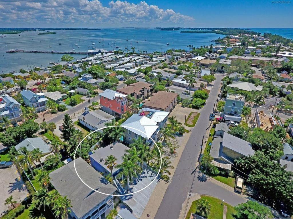 Beach Getaway Pool Condo Between The Island Marina And Beach Bradenton Beach Exteriör bild
